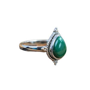Bague de fiançailles tendance pour femme en argent sterling 925 avec agate verte et sertissage griffe, idéale pour un cadeau de fête, 100 % faite à la main - Product Image 1
