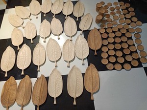 Plateau de découpe en bois durable de haute qualité, forme de feuille, naturel, résistant, plateau de service, vente en gros - Product Image 5
