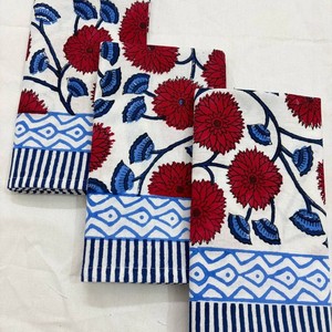 Serviettes de table en coton imprimées, 3 pièces, motif floral rouge et bleu, style classique fait main pour la décoration de la maison - Product Image 3