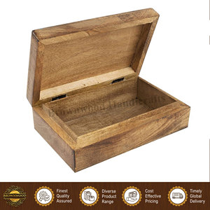 Nouveauté et haute qualité, boîte de rangement et décorative en bois de manguier 100% naturel, sculptée à la main, au design accrocheur, en vente - Product Image 2