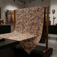 Kain Batik Tulis Katun Buatan Tangan Indonesia dengan Motif Manggisan Tradisional, Warna Hitam Sogan Gelap, Kain Tekstil Premium