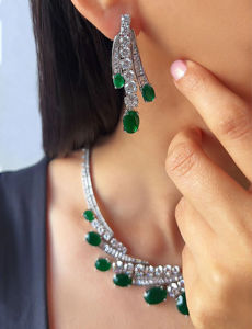 Parure de bijoux de mariage unisexe en moissanite ronde taille brillant de luxe, plaqué or 14 carats, sertissage géométrique clos, collier et boucles d'oreilles - Product Image 2