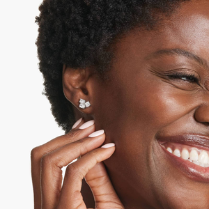 Pendientes de Diamante Moissanita de Corte Ovalado en Plata de Ley 925 de Lujo, Diseño Solitario Elegante y Brillante, Joyería Fina Atemporal - Product Image 4