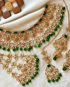 Ensemble Collier et Boucles d'Oreilles en Acier Inoxydable Plaqué Or 18 carats avec Zircon, Bijoux Ethniques pour Femmes, Design Floral Tendance pour Fêtes et Mariages, Vente en Gros - Product Image 3