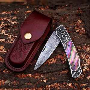 Couteau pliant personnalisé en acier Damas avec revêtement en titane, manche en bois coloré OEM, cadeau personnalisé gravé, produit Palace LLC - Product Image 1