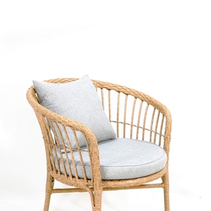 Fauteuil minimaliste en plastique et aluminium pour patio - Siège de jardin durable et écologique avec coussins - Product Image 5