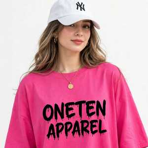 เสื้อยืดผู้หญิงสีชมพูสดใส แบรนด์ ONETEN APPAREL ทรงปกติ ผ้าเจอร์ซีย์ สำหรับฤดูร้อน แขนสั้น คอวี พิมพ์ลายตัวอักษร สไตล์ลำลอง - Product Image 6