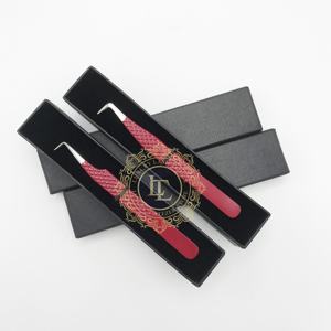 Pince à épiler en acier inoxydable à pointe argentée avec revêtement en poudre marron méga volume à 90 degrés de qualité supérieure - Product Image 2