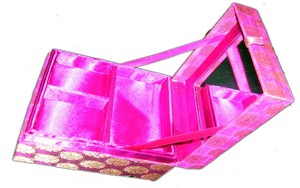 Bolso de Regalo Navideño Rectangular Bordado a Mano con Diseño de Flores en Rosa Dorado (6" Ancho x 6" Largo x 3" Alto) - Product Image 3