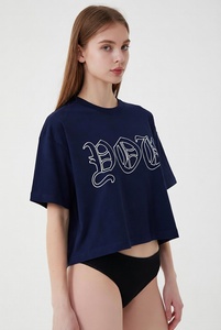 เสื้อยืดครอปผู้หญิงสุดหรู ผ้าเนื้อนุ่ม สวมใส่สบายทุกวัน เสื้อผ้าฤดูร้อนน้ำหนักเบา ทันสมัย - Product Image 4