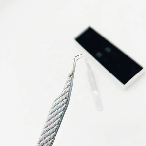 Pinces à cils en acier inoxydable avec logo personnalisé, nano-adhérence, antistatiques et durables pour extensions de cils - Product Image 5
