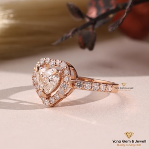 แหวนเพชร CVD Lab Grown รูปหัวใจ 1.00 กะรัต ของขวัญวันครบรอบสำหรับภรรยา ทองคำแท้ 14K สี F ความสะอาด VVS2 รับรองโดย IGI - Product Image 2