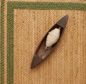 พรมปูพื้นทำจากเส้นใยธรรมชาติถักด้วยมือ พร้อมขอบสีเขียว สไตล์ชนบทโบฮีเมียน - Product Image 2