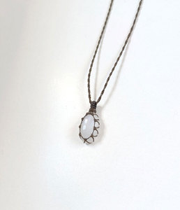 สร้อยคอหินมูนสโตนทำมือ จี้สไตล์โบโฮ ปรับขนาดได้ คริสตัลบำบัด - Product Image 1