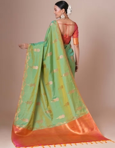 Sari de Fiesta KV para Mujer, de Seda Pura Verde, con Diseño Tradicional Tejido a Mano, con Blusa Sin Costuras, Antiarrugas y que Absorbe la Humedad - Product Image 6