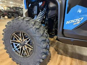 รถอเนกประสงค์ TERYX KRX4 1000 ES UTV สำหรับการค้า การพักผ่อน และการใช้งานกลางแจ้ง เครื่องยนต์ 4 จังหวะ ขับเคลื่อน 4 ล้อ ได้รับการรับรองมาตรฐาน EPA และ EEC พร้อมระบบล็อคเฟืองท้าย - Product Image 3
