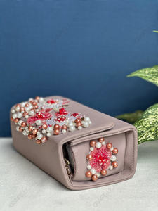 กระเป๋าคลัทช์ปักลายดอกไม้หรูหราประดับมุก กระเป๋าถือออกงานดีไซน์เนอร์สำหรับผู้หญิง งานแต่งงาน งานเลี้ยงค็อกเทล - Product Image 4