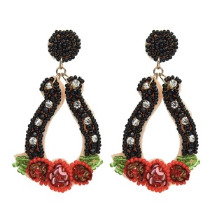 Pendientes de botón unisex de cuentas de vidrio hechas a mano, color blanco y rosa, estilo clásico con letras, novedades - Product Image 6