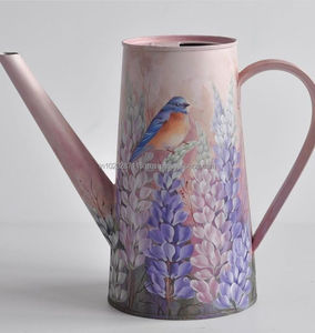 Bidon d'eau galvanisé décoré en émail avec de fins détails floraux pour les maisons d'inspiration antique et les amateurs de jardinage - Product Image 6