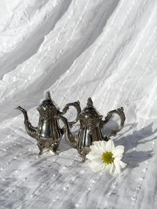 Salière et poivrière de style théière, parfaites pour offrir en cadeau, pour une utilisation élégante à la table, pour recevoir des invités et pour la décoration de la maison. - Product Image 2