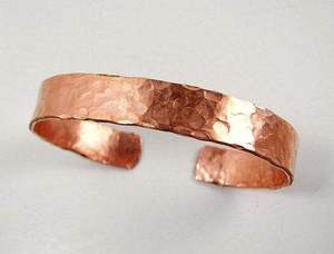 Brazalete de Latón Martillado, Brazalete Redondo Cerrado, Joyería Clásica de Moda para Mujer, Chapado en Cobre Antiguo - Product Image 3