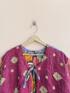 Top de Manga Corta con Volantes Kantha, Estilo Bohemio Hippie, Hecho a Mano en India - Product Image 3