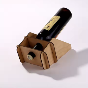 Soporte artesanal de madera para vino: un impresionante soporte para botellas y Vasos - Product Image 6