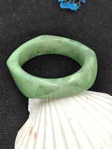 Colección de Brazaletes Hechos a Mano de Primera Calidad, Brazaletes Únicos de Forma Irregular con Efecto Naranja, Verde y Rojo, Brazaletes de Resina con Estética Brillante - Product Image 2