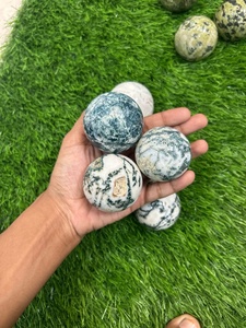 Belle sphère d'agate mousse polie durable, qualité supérieure, faite à la main, décoration Feng Shui pour la maison, vente en gros, 40-55 mm, Gujarat - Product Image 1