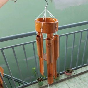 Campanas de Viento Decorativas Hechas a Mano con Diseño Art Deco, de Bambú y Cáscara de Coco Natural, Adornos Colgantes para Jardín y Patio, Bola Decorativa de 35 cm - Product Image 3