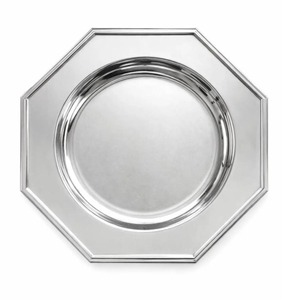 Plato de presentación hexagonal clásico de acero inoxidable plateado, ideal para la mesa del comedor y como base de servicio simple y duradera. - Product Image 5