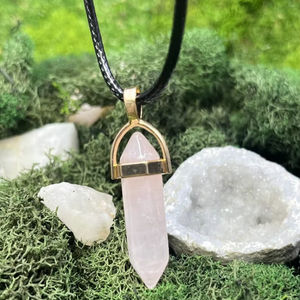 Colgante de cuarzo rosa en forma de lápiz para decoración del hogar, regalo y manualidades, precios al por mayor - Product Image 1