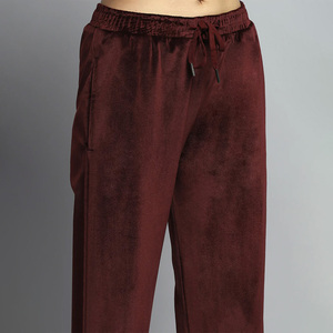 Ensemble de survêtement durable pour femmes avec logo personnalisé, séchage rapide, évacuation de l'humidité, idéal pour les clubs, les équipes et les groupes d'entraînement - Product Image 5