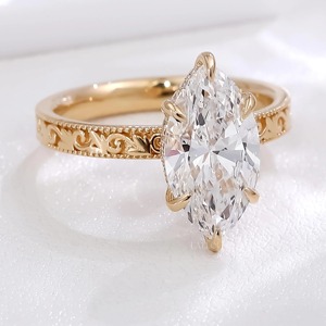 Bague de fiançailles solitaire en or massif 18 carats avec diamant synthétique standard de 2 carats, couleur F, clarté VS1, taille marquise, certifiée IGI - Product Image 5