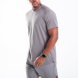 Ensemble de survêtement d'été personnalisé pour hommes : Haut respirant à manches courtes en coton et short de sport – Idéal pour la gym - Product Image 4