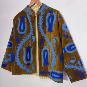 Chaqueta Suzani Unisex Bordada a Mano de Manga Larga, Fabricante de Chaquetas de Algodón Bordadas Suzani Hechas a Mano en India, Abrigo para Mujer - Product Image 1