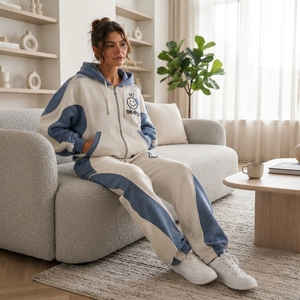 Ensemble de survêtement pour femme bleu glace et blanc avec fermeture éclair, design à empiècements de couleur, pantalon de jogging oversize, style streetwear - Product Image 6
