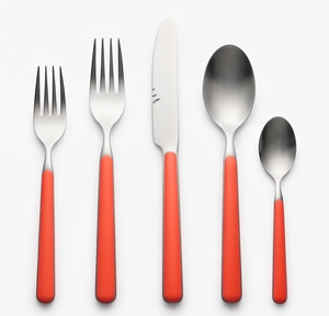 Ensemble de couverts en acier inoxydable avec manche rouge vif pour la salle à manger, la cuisine, les cadeaux de mariage, les couverts modernes et l'usage quotidien - Product Image 1