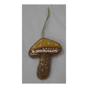 Producto de Bordado con Hilo Plateado y Cuentas, Decoración Colgante en Forma de Mango, Muy Atractivo y de Alta Demanda - Product Image 6