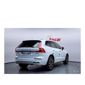 Volvo XC60 B5 2024, Ultra Brillante, Volante a la Izquierda, Caja de Cambios Automática, Asientos de Cuero, Cámara Trasera, Solo 14,497 Km! - Product Image 2