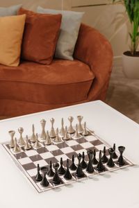Jeu d'échecs, décoration de plateau d'échecs moderne, jeu de société avec plateau en marbre, jeu d'échecs design, plateau d'échecs élégant, plateau d'échecs avec incrustations en laiton - Product Image 3