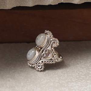 Natural Rainbow Moonstone 925 Sterling Silver Handmade Vintage <b>Statement</b> <b>Ring</b> Geometric Bezel Set Oval Gemstone for Daily Wear - Product Image 4