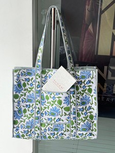 Sac fourre-tout en coton matelassé à motifs floraux, sac de marché fait main à imprimé floral vert, sac à bandoulière à prix de gros - Product Image 4