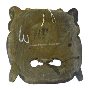 Masque en bois Mahakala népalais fait main avec des crânes, décoration murale traditionnelle himalayenne et bouddhiste tibétaine de Bhairav la colèreuse - Product Image 2