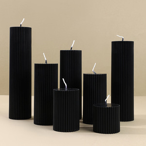 Bougie parfumée cylindrique noire au soja, style rétro français européen, bougie parfumée à la cire de soja, parfum de santal, parfum de freesia - Product Image 1