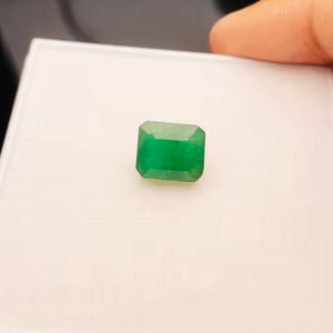 มรกตทรงเหลี่ยมธรรมชาติ 6.10 กะรัต คุณภาพดี สีเขียวสวยงาม ขัดเงาอย่างดี เหมาะสำหรับทำเครื่องประดับทุกชนิด - Product Image 5