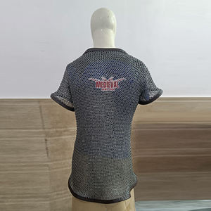 Haut de maillot médiéval fait main en acier doux, riveté à anneaux plats, avec garnitures en cuir, pour reconstitution historique - Product Image 2