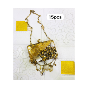 Elegante Bolso de Mano Dorado Metálico para la Noche con Adornos de Cristal y Detalles de Perlas Colgantes - Product Image 4