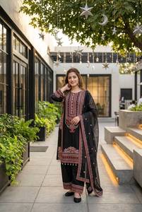 Ensemble prêt-à-porter en Chanderi Mul avec broderie de créateur, travail de sequins et miroirs faits à la main, comprenant un haut, un pantalon Plazzo et un dupatta. - Product Image 5