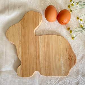 Planche à découper en bois en forme de lapin avec rainure pour les jus et poignée |   Planche à découper durable pour la cuisine, l'hôtellerie et la restauration - Product Image 6